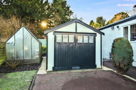 Detached Garage