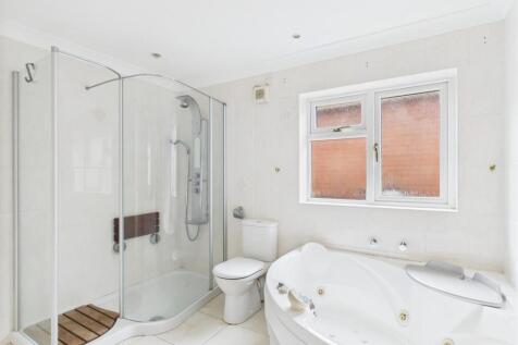 En-Suite Bathroom