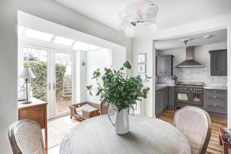Living Kitchen/ Dining Room