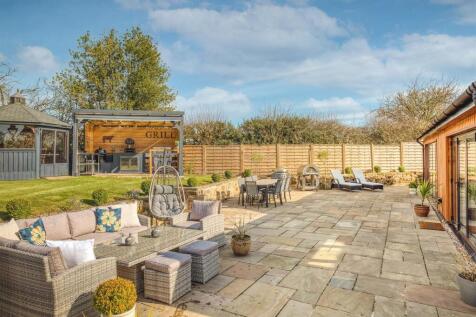 Outdoor Kitchen