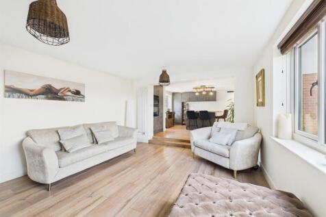 Open Plan Lounge/Dining Area