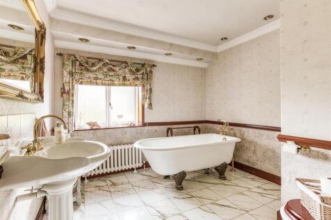 Family Bathrooom