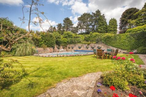 Private Sunny Gardens