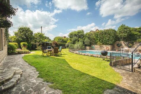 Heated Kidney Shaped Swimming Pool