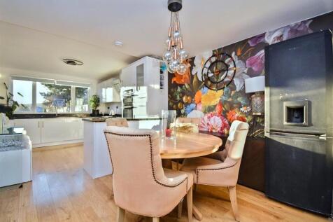 Living Kitchen/Dining Room