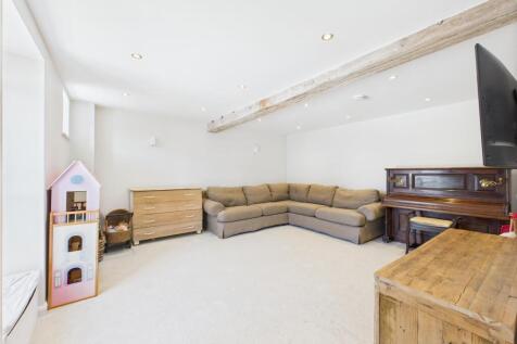 Playroom/ Bedroom 5