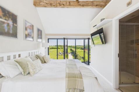 Master Bedroom With En-Suite