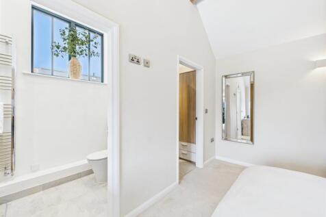 En-suite &amp; Dressing Room