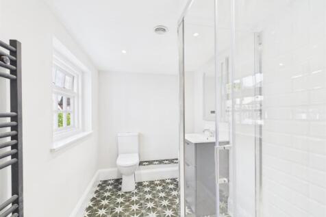 Shower/Bathroom