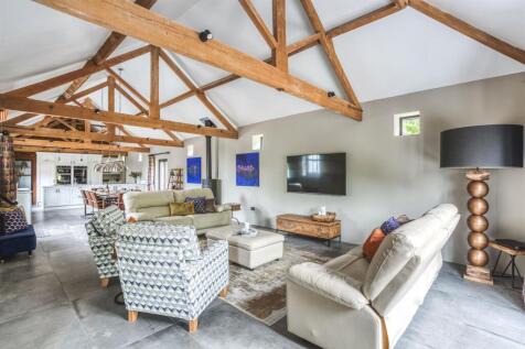 Magnificent Living Lounge/Dining Room/Kitchen