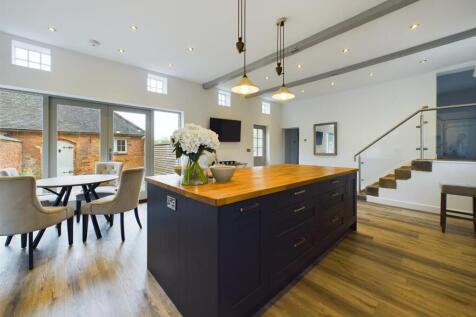 Kitchen/Dining Area