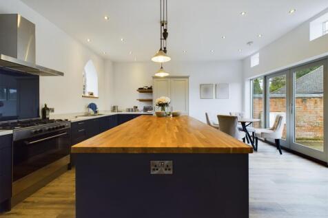 Kitchen/Dining Area