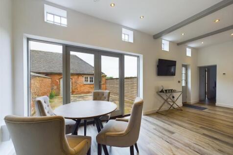 Kitchen/Dining Area