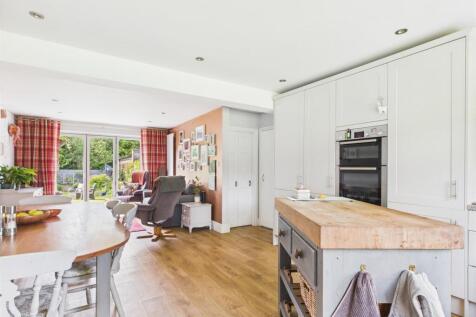 Living Kitchen/Dining Room