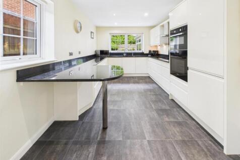 Spacious Kitchen