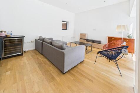 Living Area With Bar
