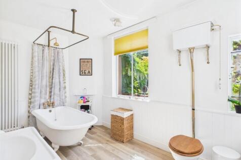 Spacious Bathroom