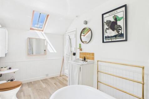 Spacious Bathroom