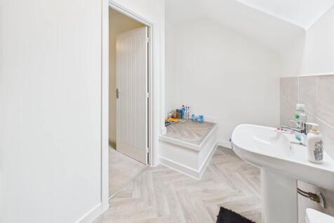 Spacious En-Suite