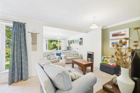 Open Plan Lounge/Dining Area