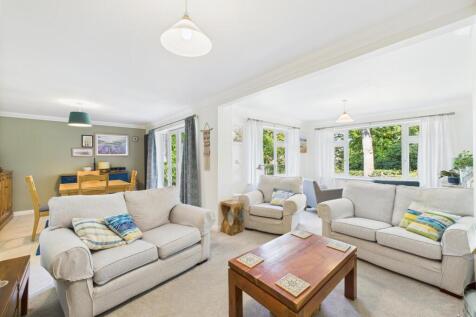 Open Plan Lounge/Dining Area