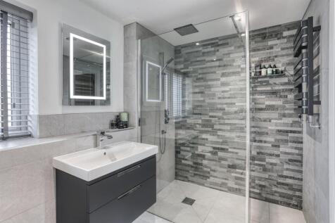 En-Suite Bathroom