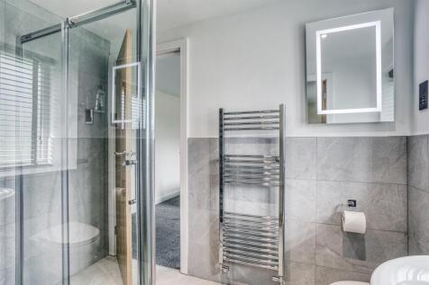 Jack &amp; Jill Style En-Suite