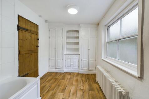 Spacious Bathroom
