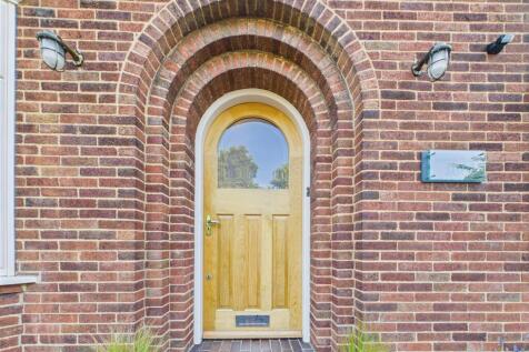 Stunning Front Door/ Entrance