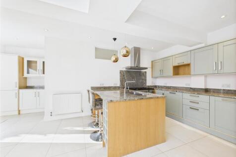 Stunning Kitchen/ Breakfast Area