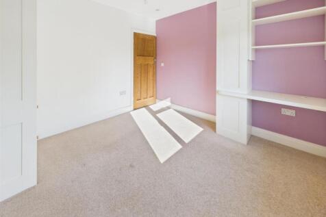 Double Bedroom With Fitted Furniture