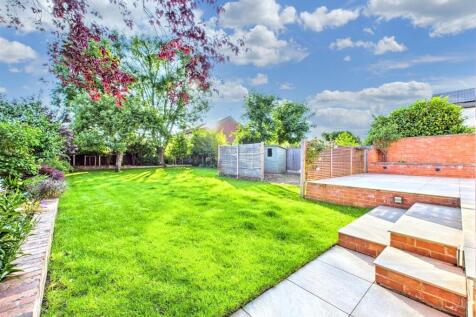 Stunning South Facing Rear Garden