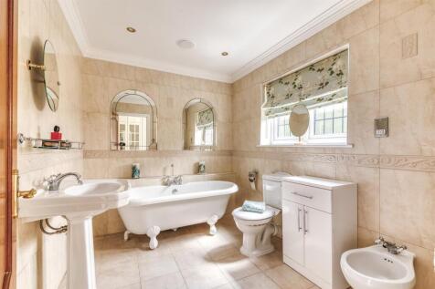 En-Suite Bathroom