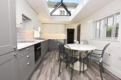 Beautifully Appointed Dining Kitchen
