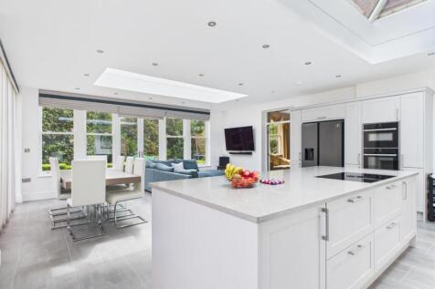 Living Kitchen/Dining Room