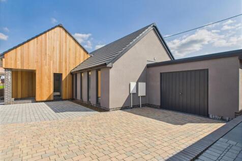 Garage with Utility