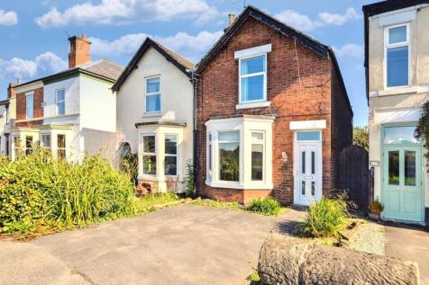 Derby Road Front &#43; Driveway.jpeg