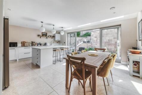 Living Kitchen/Dining Room