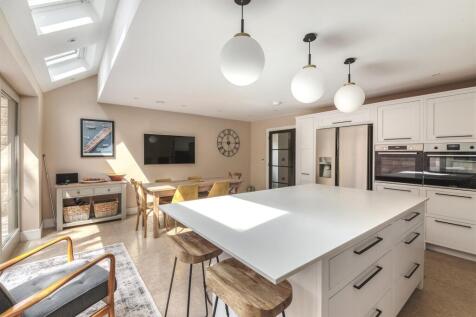 Living Kitchen/Dining Room