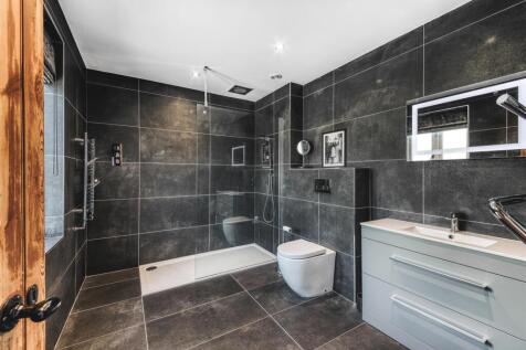 Family Bathroom/Shower Room