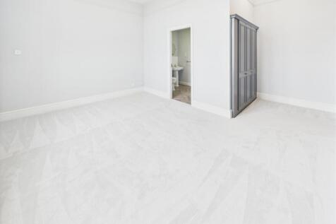 Large Bedroom With En-Suite
