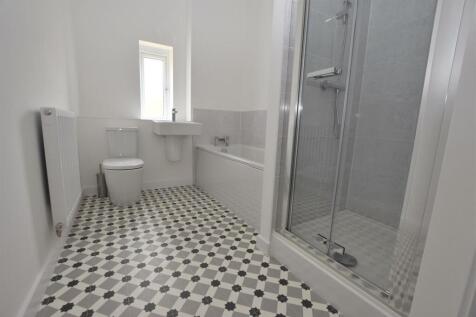 Four-Piece Contemporary Bathroom