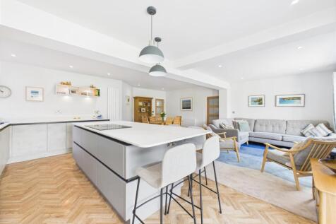 Stunning Open Plan Living Kitchen