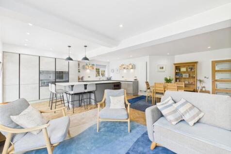 Stunning Open Plan Living Kitchen