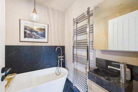 Stylish En-Suite Bathroom
