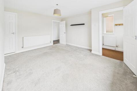 Spacious &amp; Light Living Room