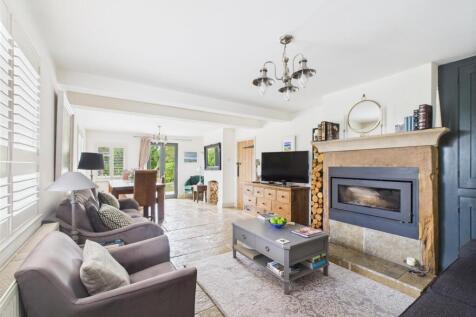 Spacious Lounge/Dining Room