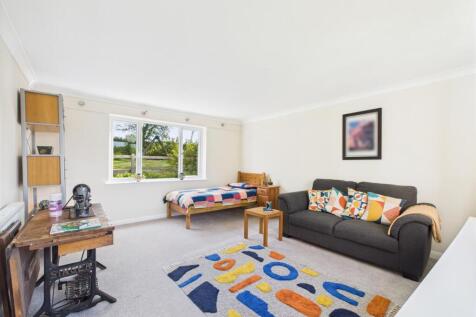 Family Room/Double Bedroom Five