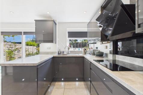 High Specification Fitted Kitchen