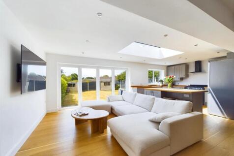 OPEN PLAN LIVING/ KITCHEN/ DINING AREA